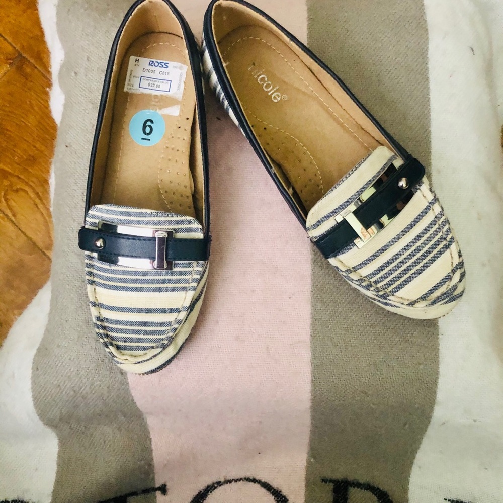 NICOLE NWT Blue and White Striped Flats Size 6